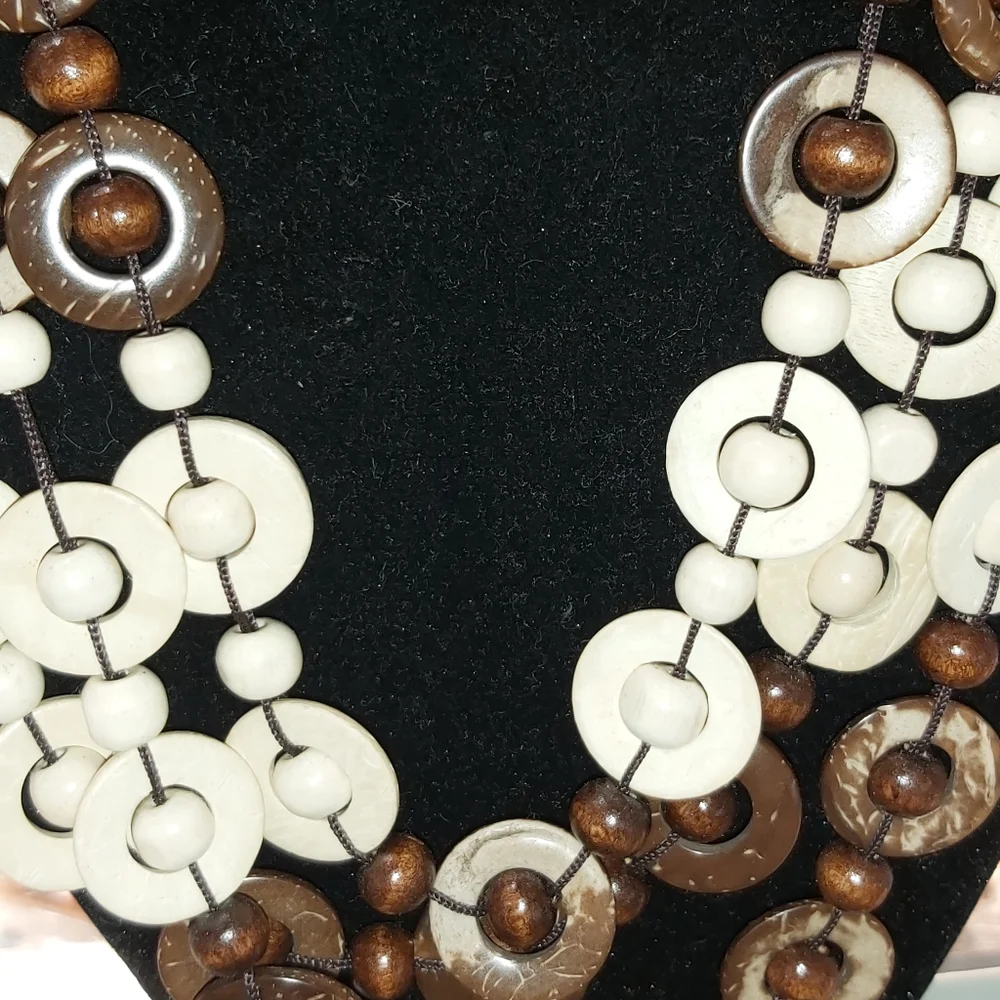💢SOLD💢Beaded beauty...handmade from coconut shell - Picture 8 of 9